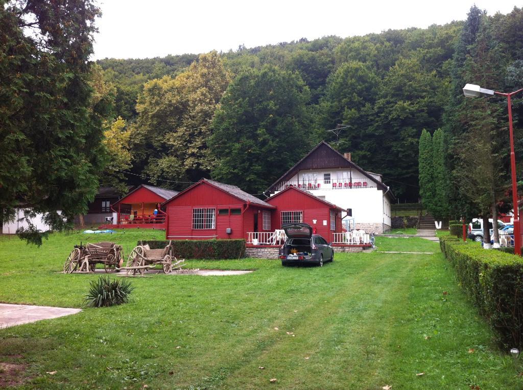 Mecsek-Lak Hotel Magyarhertelend Esterno foto